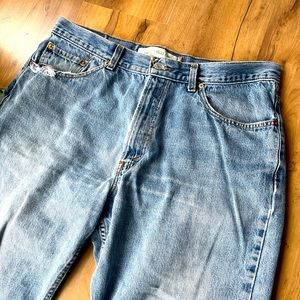 Levi’s 550 38x30 distressed jeans. Fits true